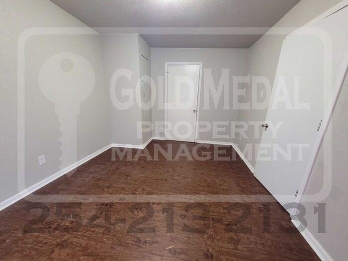 711 West Avenue E - Photo 5 of 6