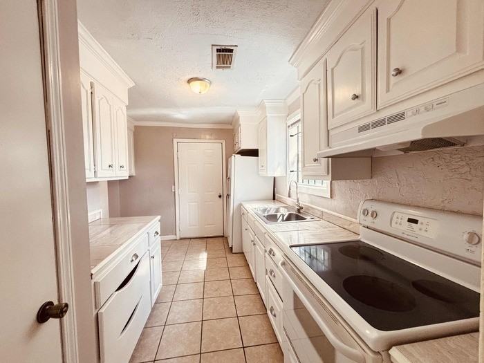 234 Culbertson Ave - Photo 6 of 23