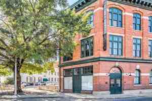 featured image of 215 N Court St #04