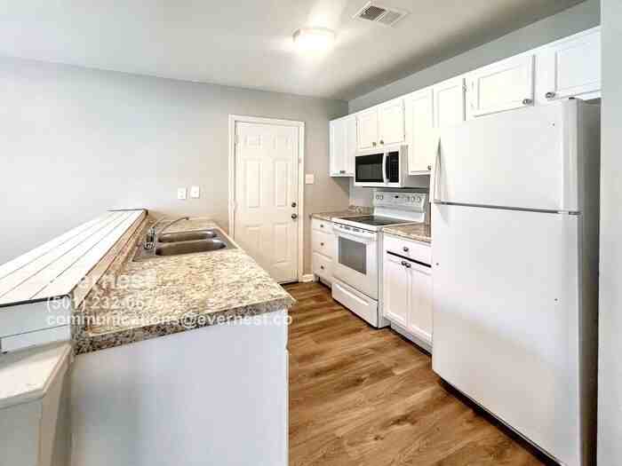3019 Center St - Photo 3 of 18