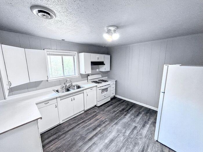 3018 Meadow Forest Drive - Photo 3 of 20