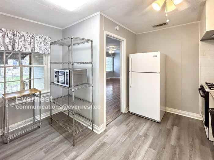 208 Florence Dr - Photo 2 of 16