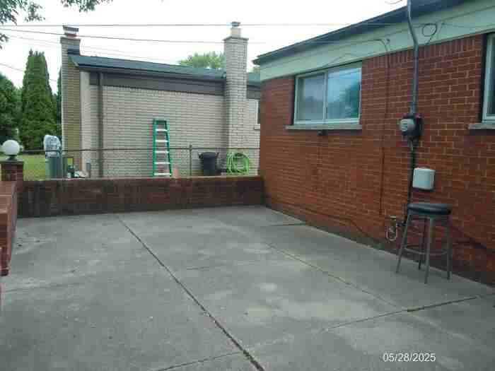 36890 Weber Dr - Photo 4 of 19