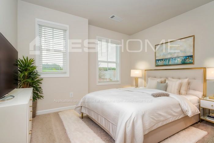 571 Porchlight Dr - Photo 4 of 16