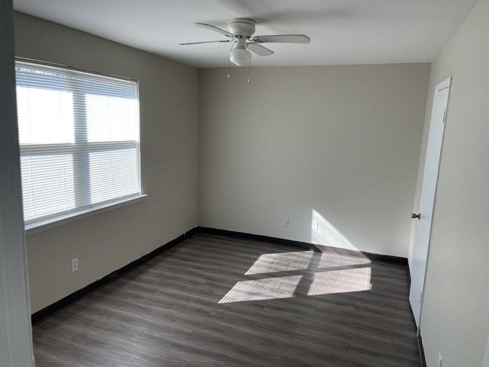 1512 11th Avenue North #06 - Photo 3 of 14