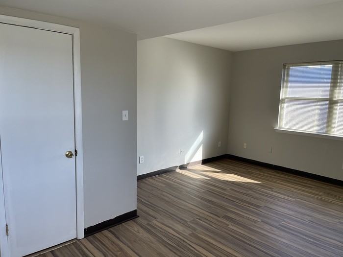 1512 11th Avenue North #06 - Photo 4 of 14