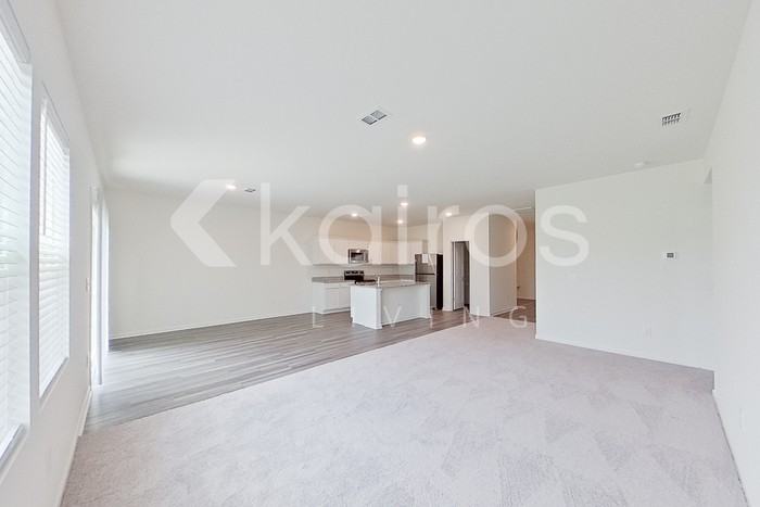 677 Castillo Dr - Photo 2 of 25