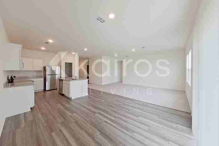 677 Castillo Dr - Photo 4 of 25