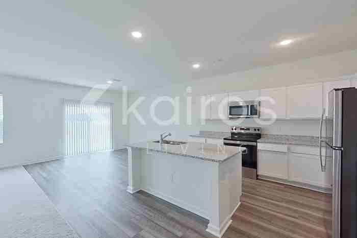 677 Castillo Dr - Photo 5 of 25