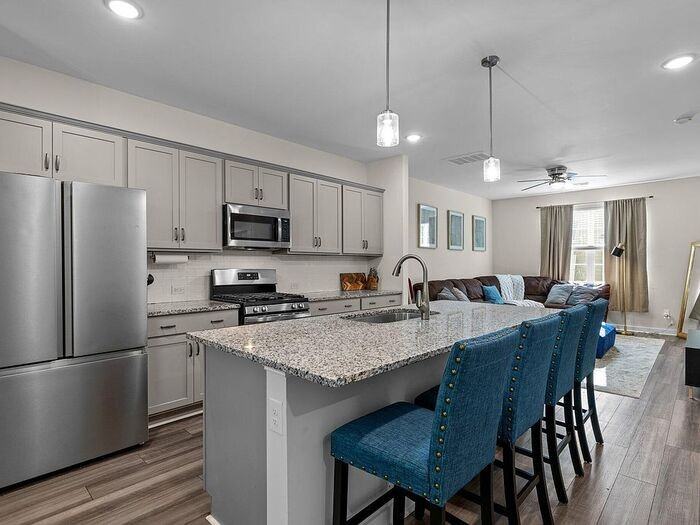 820 Laurel Gate Dr - Photo 2 of 6