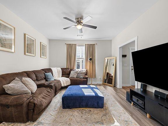 820 Laurel Gate Dr - Photo 3 of 6