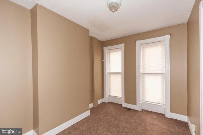 2400 W Baltimore St - Photo 2 of 23