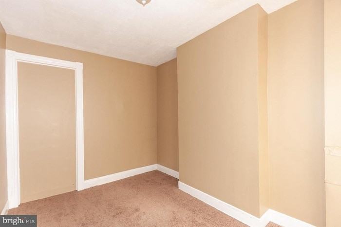 2400 W Baltimore St - Photo 3 of 23