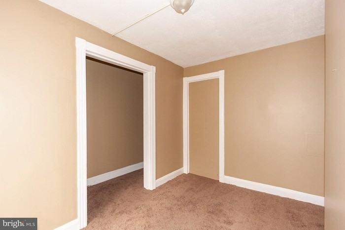 2400 W Baltimore St - Photo 4 of 23