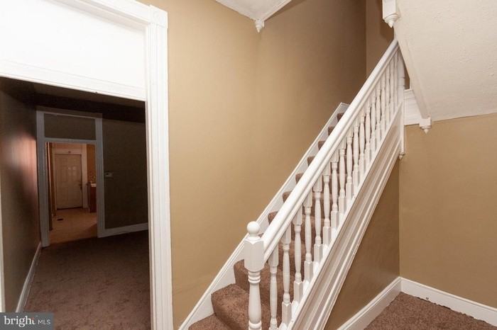 2400 W Baltimore St - Photo 5 of 23