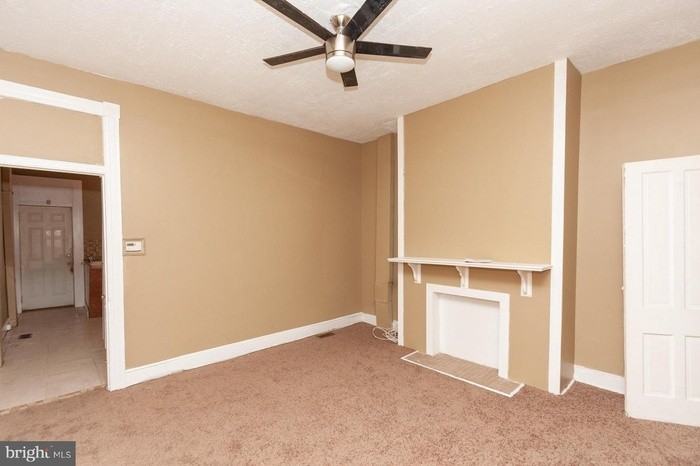 2400 W Baltimore St - Photo 6 of 23