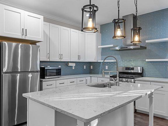 107 Bond St - Photo 2 of 5