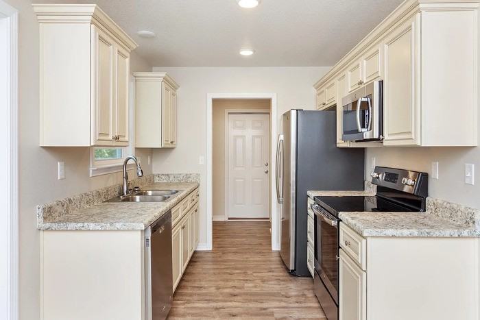 907 Alabama Street - Photo 4 of 17