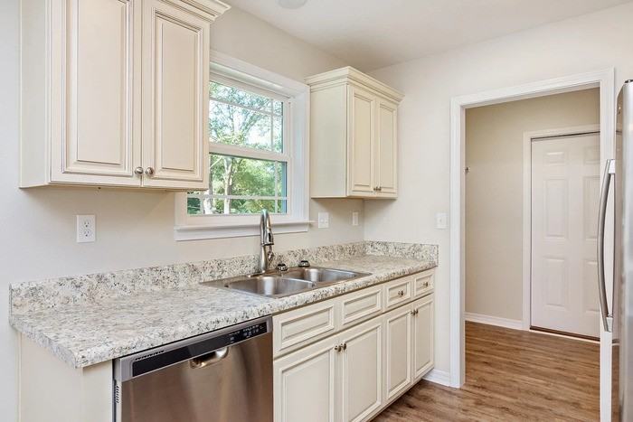 907 Alabama Street - Photo 5 of 17