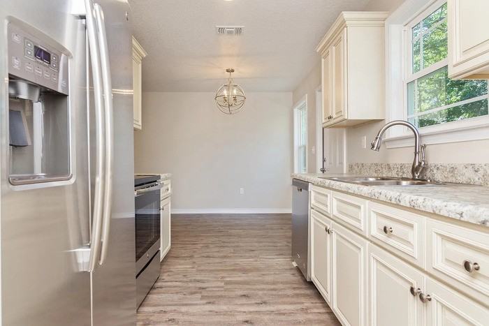 907 Alabama Street - Photo 7 of 17