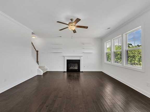 384 Grey Hawk Dr - Photo 3 of 6