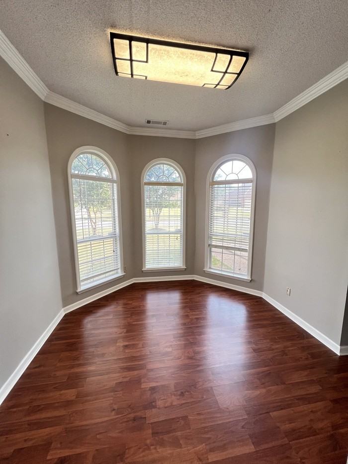 7118 Kingsland Dr - Photo 2 of 21