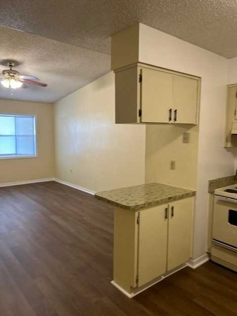 1415 Hill St - Photo 3 of 6