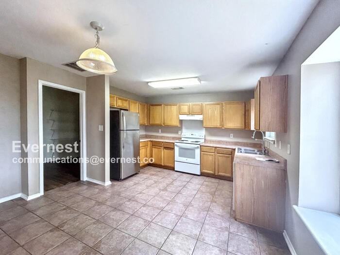 2671 Hunt St - Photo 3 of 21