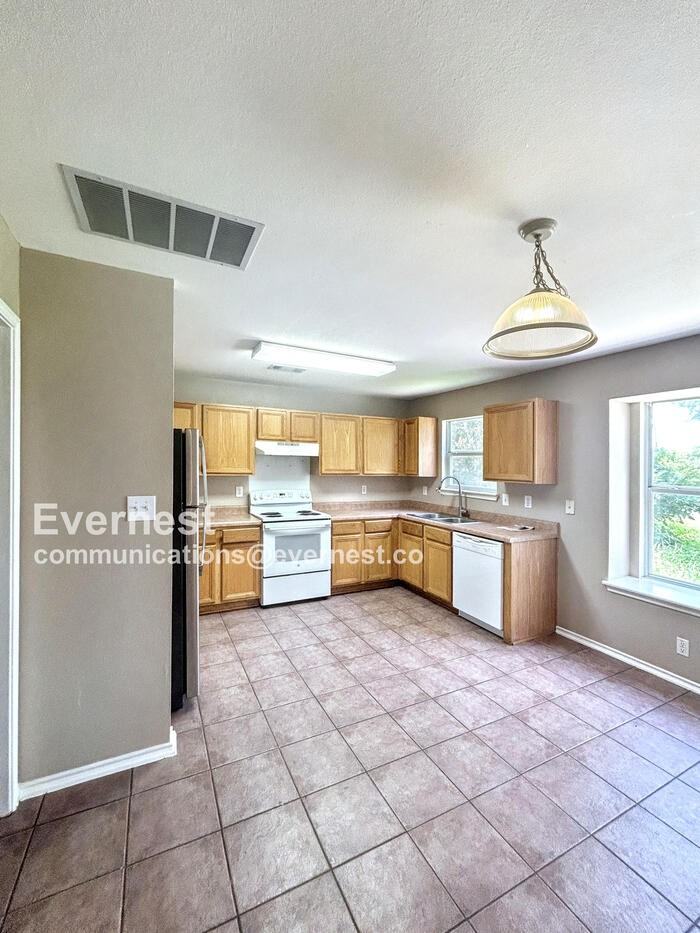 2671 Hunt St - Photo 4 of 21