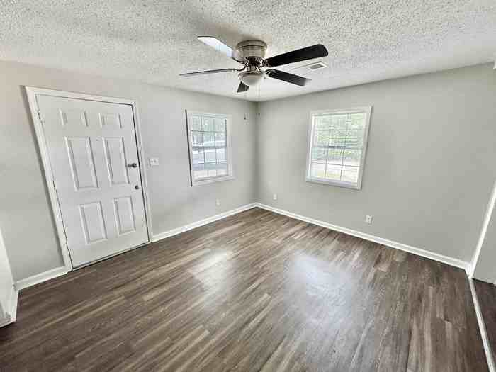 1407 Ferguson Rd - Photo 6 of 15