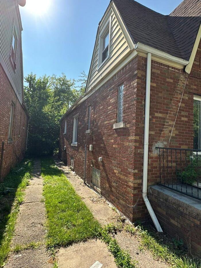 15053 Ardmore St - Photo 2 of 3