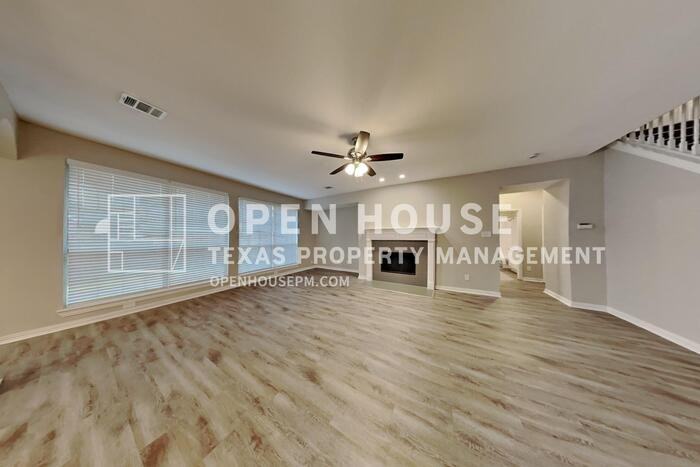 8205 Hartford Dr - Photo 5 of 23