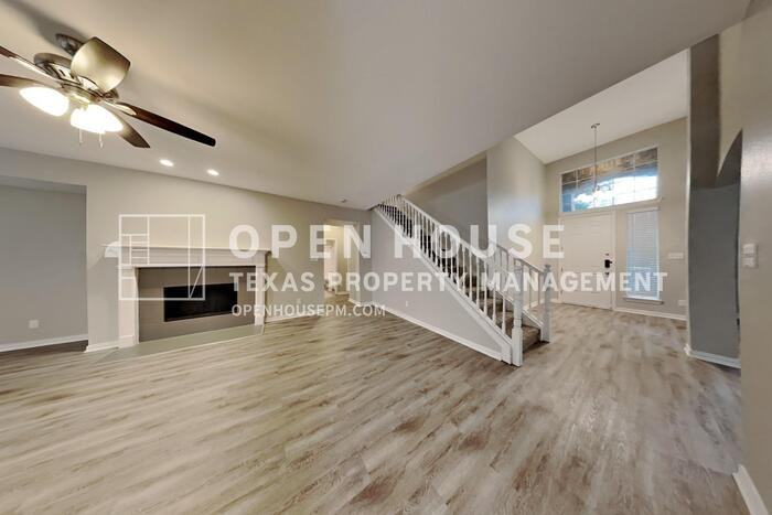 8205 Hartford Dr - Photo 6 of 23