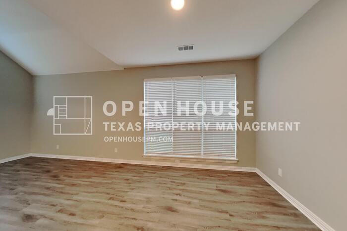 8205 Hartford Dr - Photo 7 of 23