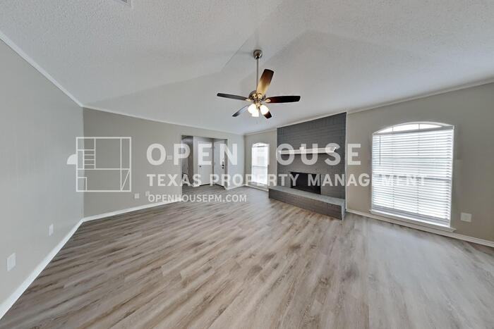 8229 Meadowbrook Dr - Photo 5 of 18