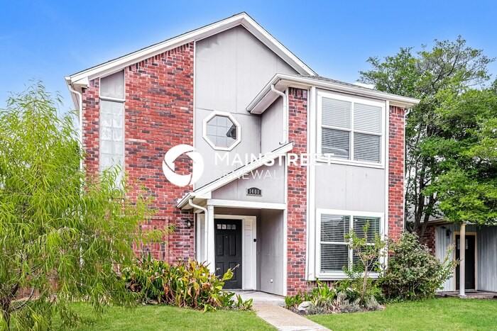 1401 Del Rio Dr - Photo 2 of 19