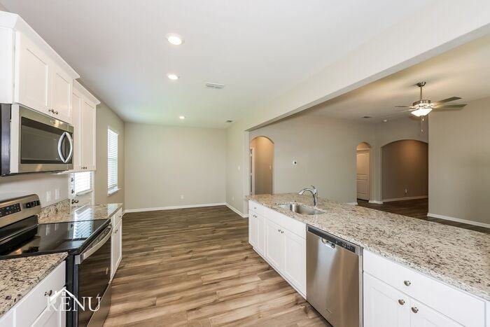 2028 Hialeah Dr - Photo 2 of 17