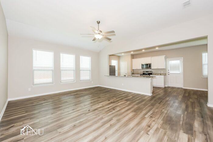 2028 Hialeah Dr - Photo 3 of 17