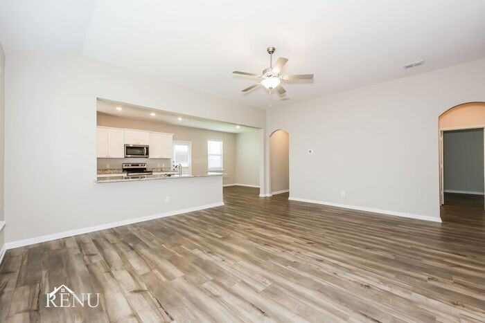 2028 Hialeah Dr - Photo 4 of 17