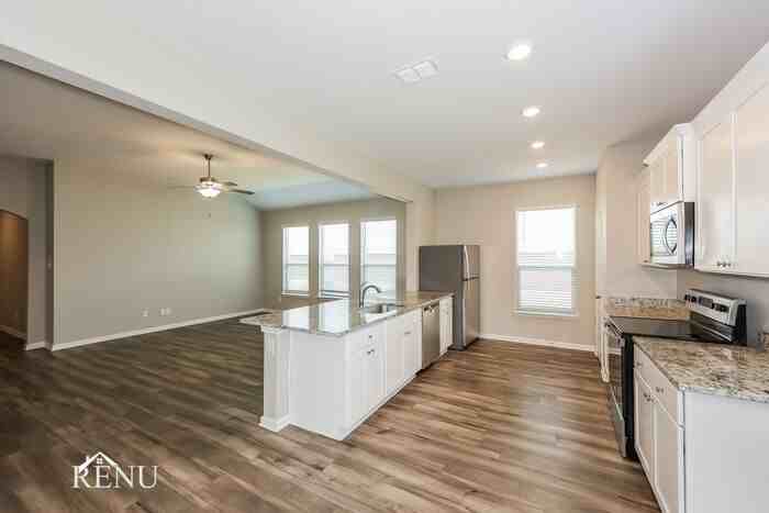 2028 Hialeah Dr - Photo 5 of 17