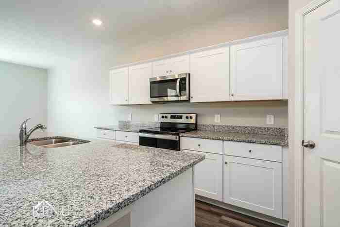 1645 Braeburn Ln - Photo 3 of 17