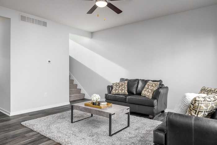 16637 Goodman Dr - Photo 4 of 21