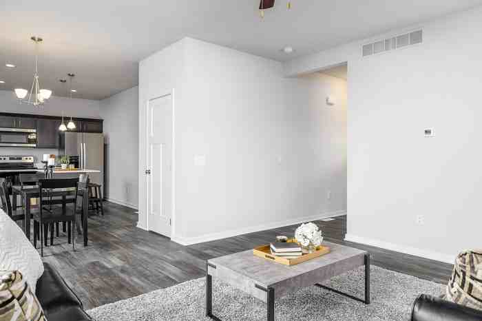 16637 Goodman Dr - Photo 5 of 21