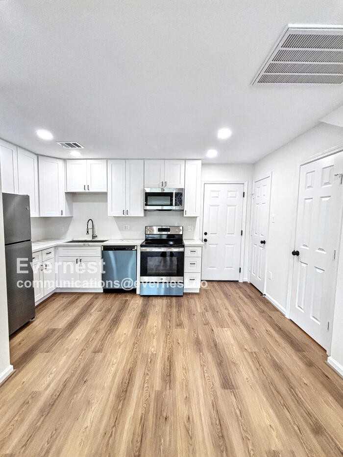 9913 Porto Rico Rd #B - Photo 3 of 23