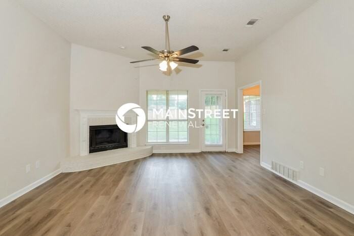 7473 Beauregard Cove - Photo 2 of 17