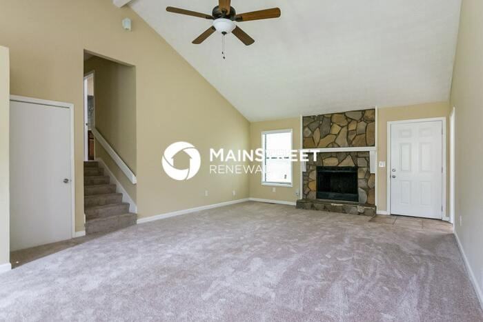 5061 Ravenwood Dr - Photo 3 of 15