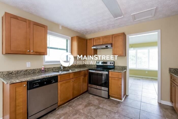 5061 Ravenwood Dr - Photo 5 of 15