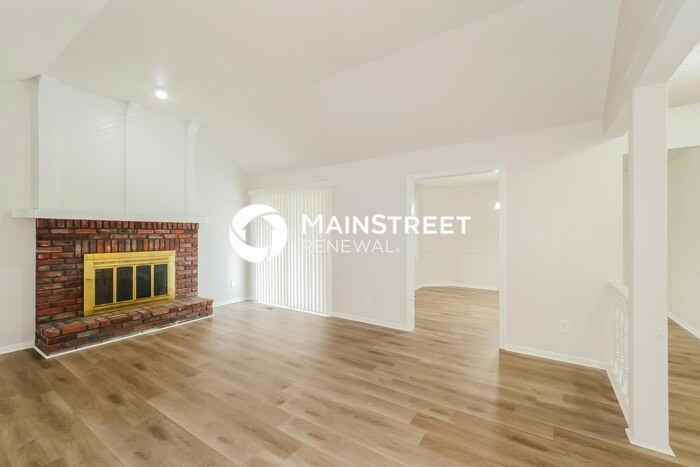 1018 Silver Lake Drive - Photo 2 of 16