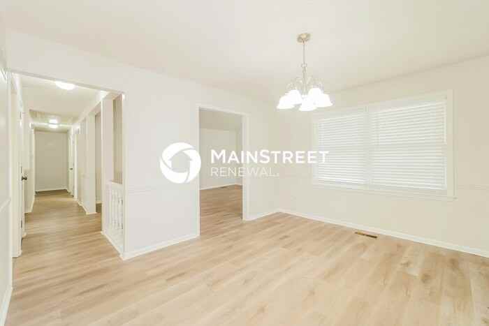 1018 Silver Lake Drive - Photo 5 of 16