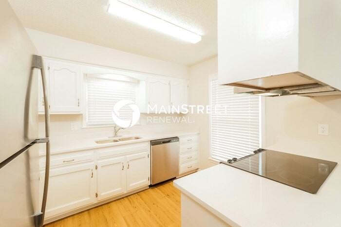 1018 Silver Lake Drive - Photo 6 of 16